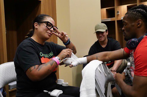 InTheRingWithC1's tweet photo. Thank you @chitownheat135 , team for allowing me to be part of an amazing evening . Honored and blessed.champ you did that! 📸 @jgonzodotcom
@GoldenBoyBoxing @DAZNBoxing #girlswholoveboxing #womeninthebusiness #wedothis #womaninboxing #wciw #itrwc #inGodwetrust #itsmylife https://t.co/lvJdVjkGfX