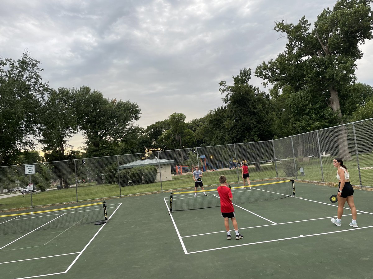 CoachBradHoyt's tweet image. Family pickle ball kinda night…..

#NotCompetitiveAtAll