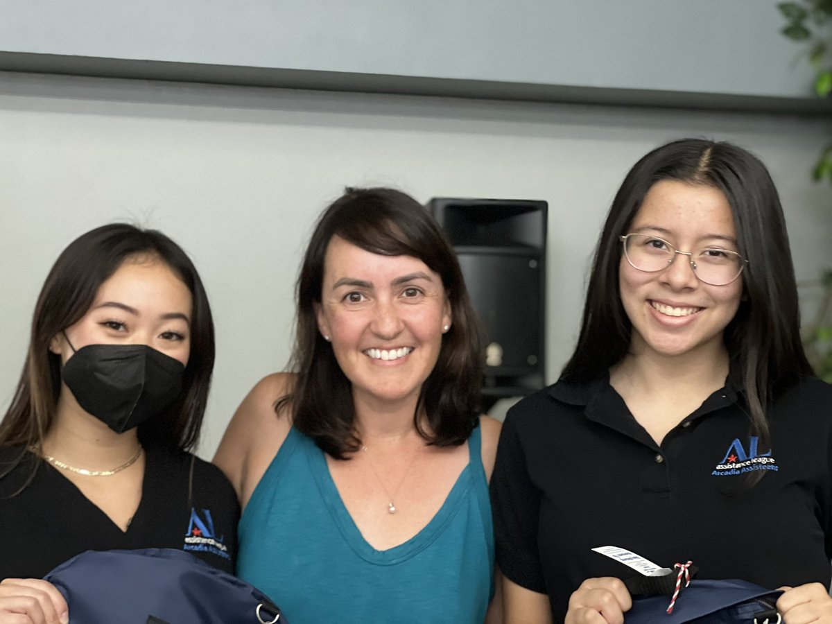 Enjoyed seeing 2 former students while supporting r local <a href="/AAssisteens/">Arcadia Assisteens</a> <a href="/AL_Arcadia/">Assistance League</a>.🍼🤰👶🏼🐥🐣