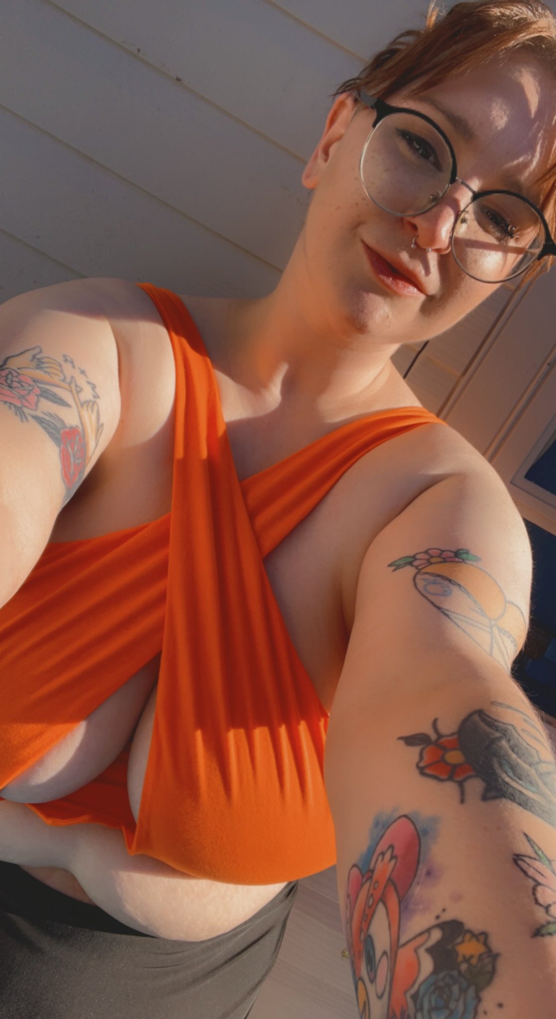 Some pool fun in the sun! 🤭 https://t.co/ftzDmNqNPY