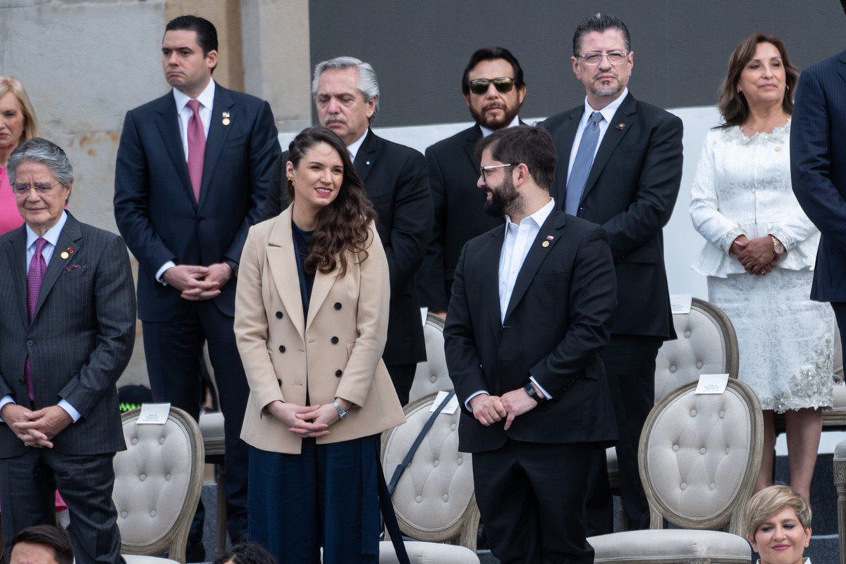 GabrielBoric's tweet photo. Emocionante ceremonia de asunción a la Presidencia y Vicepresidencia de @petrogustavo y @FranciaMarquezM. Comienza el camino de trabajo conjunto por una Lationamérica unida por el desarrollo de nuestros pueblos! https://t.co/p2xX54rfHL