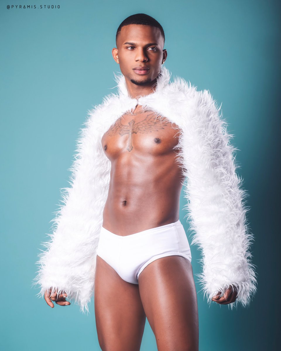 blackmartinez_'s tweet photo. El negro ese 😏 https://t.co/Obc9rRrlbV