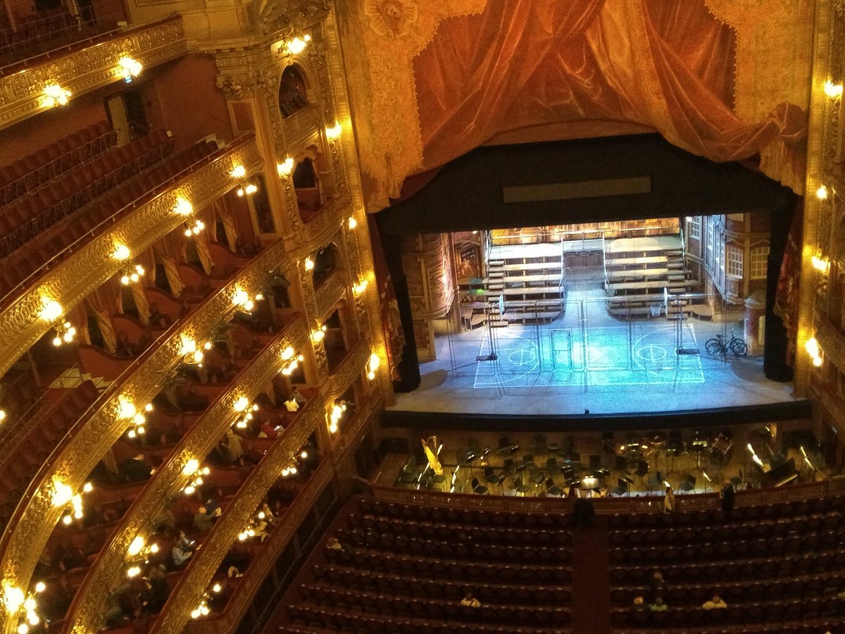 eduripari's tweet photo. Mi primera vez a los 50 en el @TeatroColon #Ópera #ElElixirDeAmor https://t.co/z2DydHFe5J