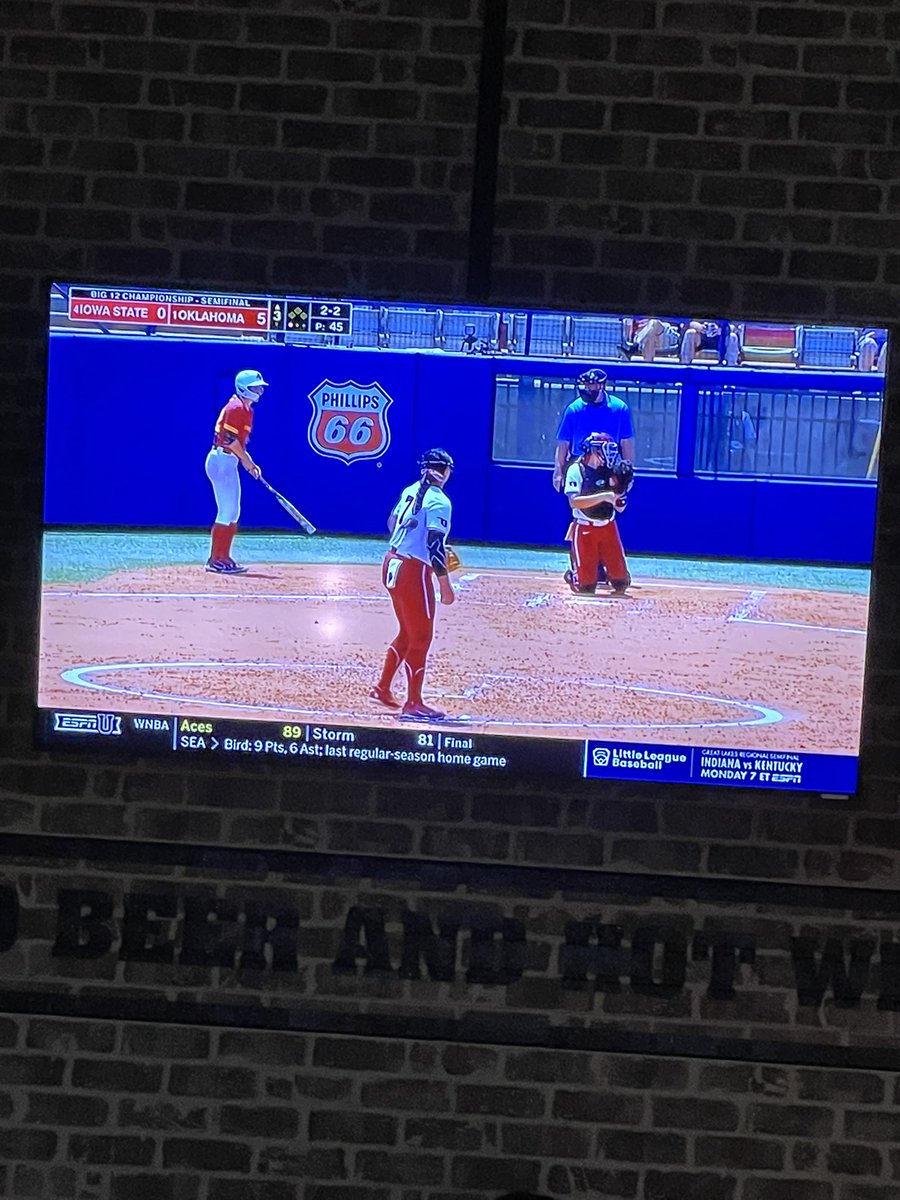 senoroukc's tweet image. Wow getting some dinner in Ohio and they have the replay of Oklahoma vs Iowa State from the Big 12 tournament at BDubs. #BoomerSooner @OU_Softball #OUCKC #kcsooner