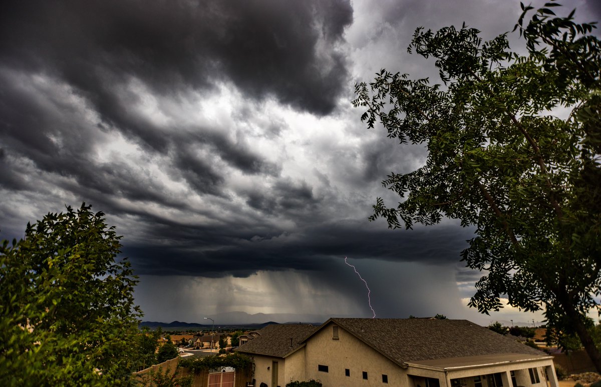 Adventure1Photo's tweet image. Scored a strike!  (2 more coming) YAY #monsoon #lighteningstrike #earnedit #notvideoortrigger