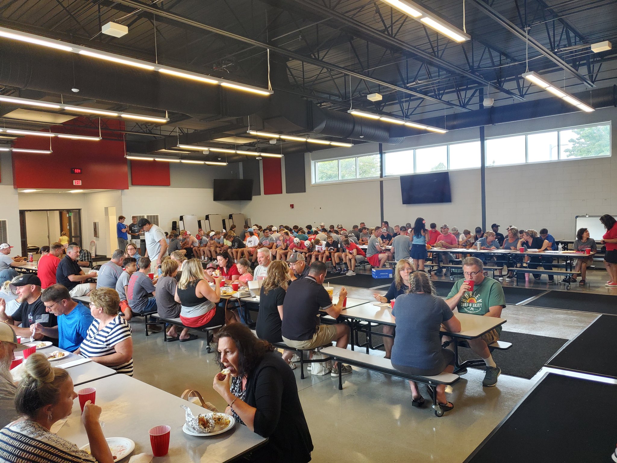frankenmuth-football-on-twitter-great-turn-out-for-hots-and-brats