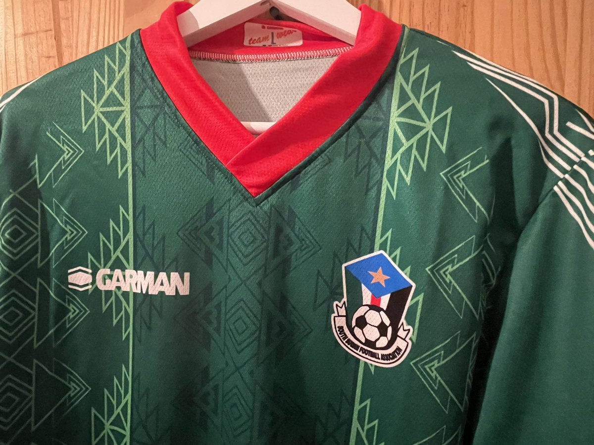 bowhay_tom's tweet photo. Couple of new shirt signings this week so far South Africa Home 2010 and South Sudan Home 2019 thanks  @Brentfordshirts @classicshirts #notslowingdown #50shirtsin63days https://t.co/0VMiyqQyB8
