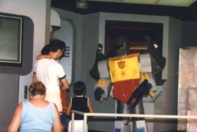 TF_Moments's tweet image. California's Universal Studios Hollywood theme park organizes the Transformers Universal Studios Tour. (1985-1986)