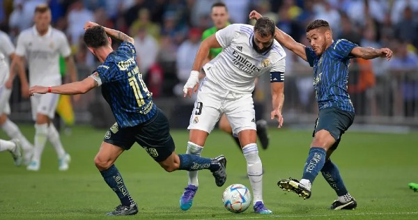 mediotiempo's tweet photo. ▶ ¡Sólo Toluca ganó! Equipos europeos dominaron a los mexicanos en este verano 

América, Chivas y Pumas fueron derrotados por sus rivales del Viejo Continente

https://t.co/K5vAwyDRoO https://t.co/fcbUp1V9tF
