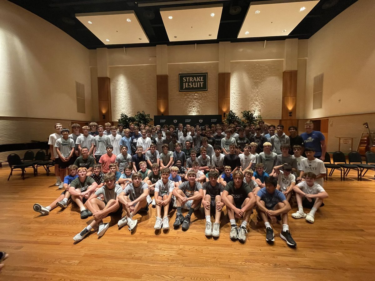 2022 football retreat: Our distinguished guest of honor, an decorated American Hero, a proud native Texan, Mr. Marcus Luttrell. Watched Lone Survivor on the turf Friday night to set up an amazing talk with Mr. Luttrell the following day. #neverquit #wearesj
