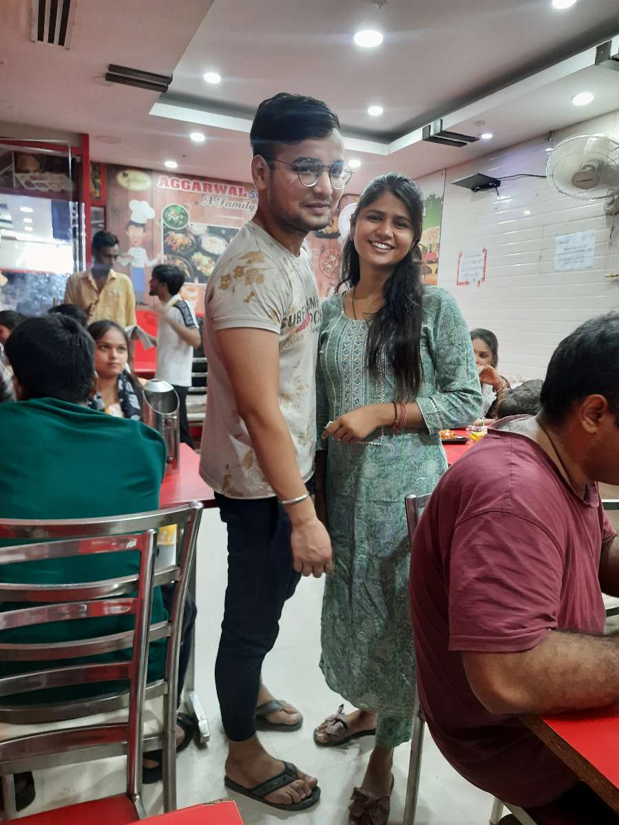 32Nisha's tweet photo. Happy friendship day ❤️🤍💕 #loveislandreunion #HappyFriendshipDay2022 #Badarnisha https://t.co/TVMCDVzZ0Y
