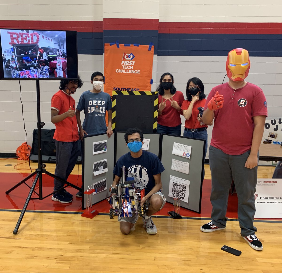 dulles_robotics's tweet image. We set up an interactive presentation for the 2022-2023 DHS Fish Camp!
DHS Robo hopes to gain lots of new members! We welcome you to visit wlo.link/@dulles_roboti… and fill out our interest form - all questions will be answered soon. #dhs #firstrobotics #robotics #dullesrobotics