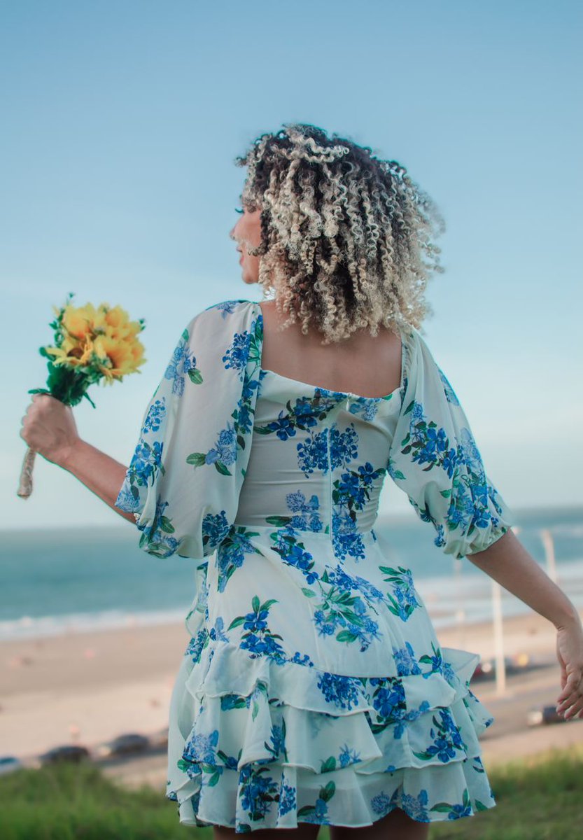 AlineTrres's tweet photo. Apaixonada pelas fotos que o marido tirou de mim 🌻💙📸 @helciopenha https://t.co/AhPYYEVfBO