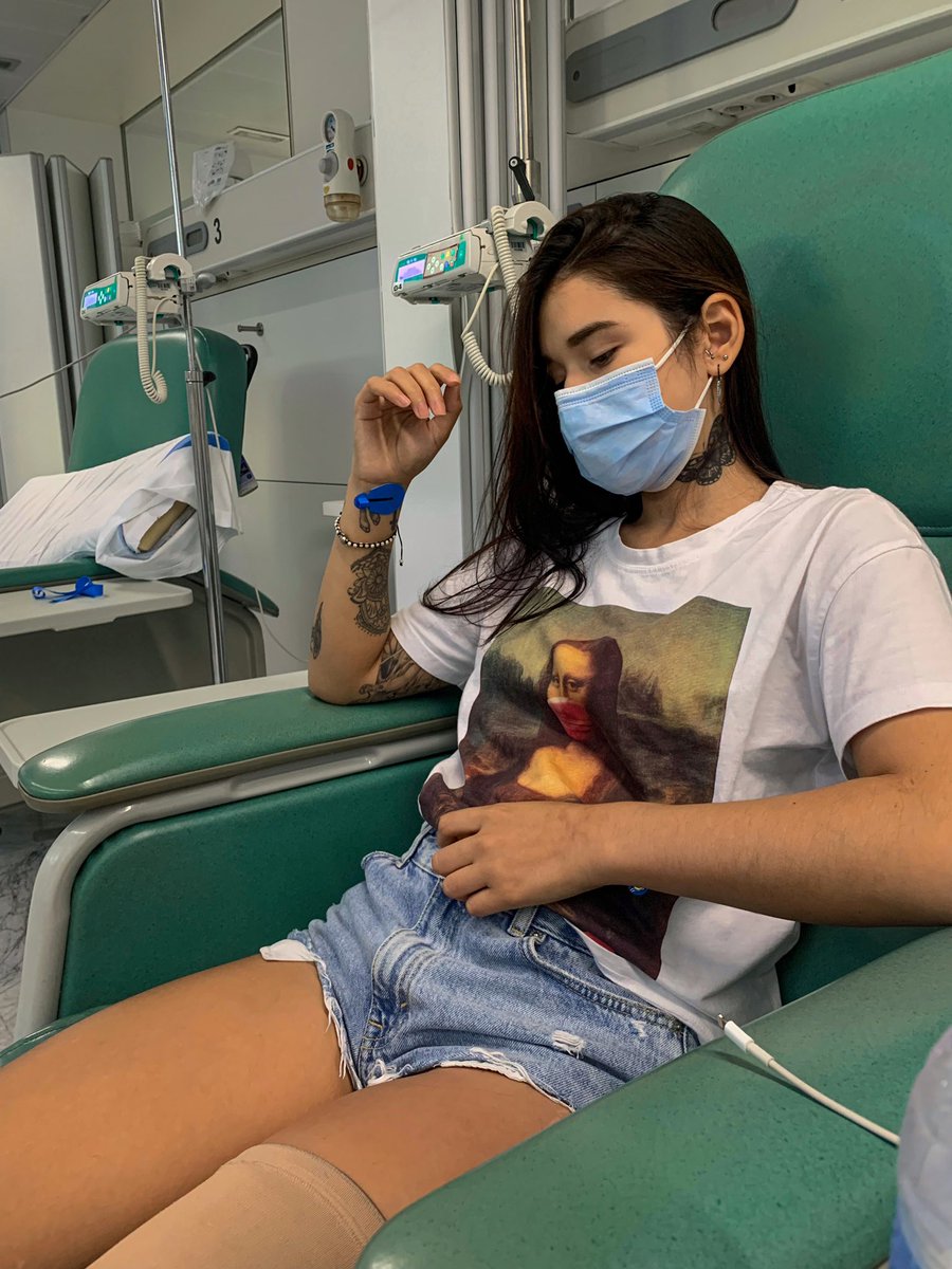 Flor0fParchita's tweet photo. Hace tres días estaba recibiendo quimioterapia y hoy estoy en uno de mis lugares favoritos, tú decides si hundirte o levantarte. JODETE CÁNCER https://t.co/bsRUTL8xew