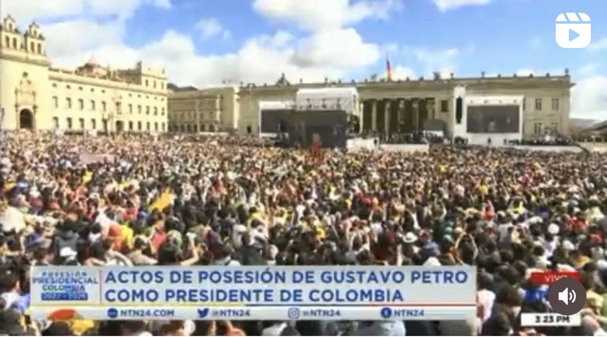 LauraDeRosaMart's tweet photo. En Cuba, Nicaragua, Bolivia, Venezuela etc etc etc, no ha funcionado en socialismo.

Ah, pero en Colombia se está inventando la rueda. 
Ahí SI será distinto.

#TenganFe todo ese gentío que fue (y los que no pudieron ir, pero lo creen igual) 😔 https://t.co/OknpP2eZYC