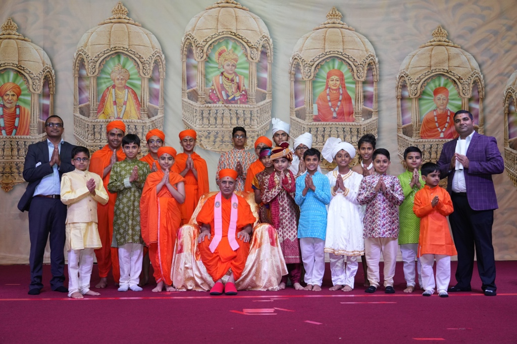 SGadiNewJersey's tweet photo. Cultural Program held in anticipation of Shree Swaminarayan Gadi Suvarna Mahotsav
#SwaminarayanGadi
#SecaucusTemple
#NewJerseyMandir
#AcharyaSwamijiMaharaj
#Hindu #Culture
#SwaminarayanGadiSuvarnaMahotsav #SGadi50 https://t.co/dhIzPcLlun