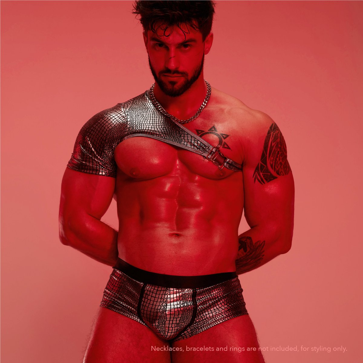circuitstar2020's tweet photo. 💫Circuit Star® 💫 Series01/ 
Apollo’s Crown/ Reflective PU leather harness party wear set/ Available on Amazon (Link in the bio )  🏳️‍🌈
 #circuitparty #circuitstar #harness #underwear #designerbrand #danceraves #edc #gayparty #mensunderwear #gayunderwear #jockstrap #sanfrancisco https://t.co/jPBKl5F86Q