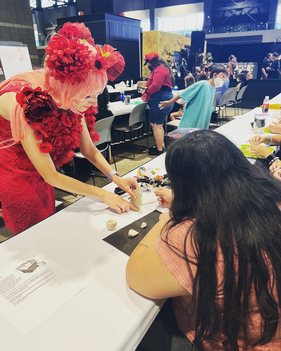 comics_teacher's tweet photo. I would like the thank Jen, Ailysh, and Bob of the Oak Lawn High Fine Arts Department for helping @WeAreLitX at #c2e2 this weekend! 

Great programming and content. Couldn’t ask for a better department! 
#olchspride #teach https://t.co/4Akl4lLkS2