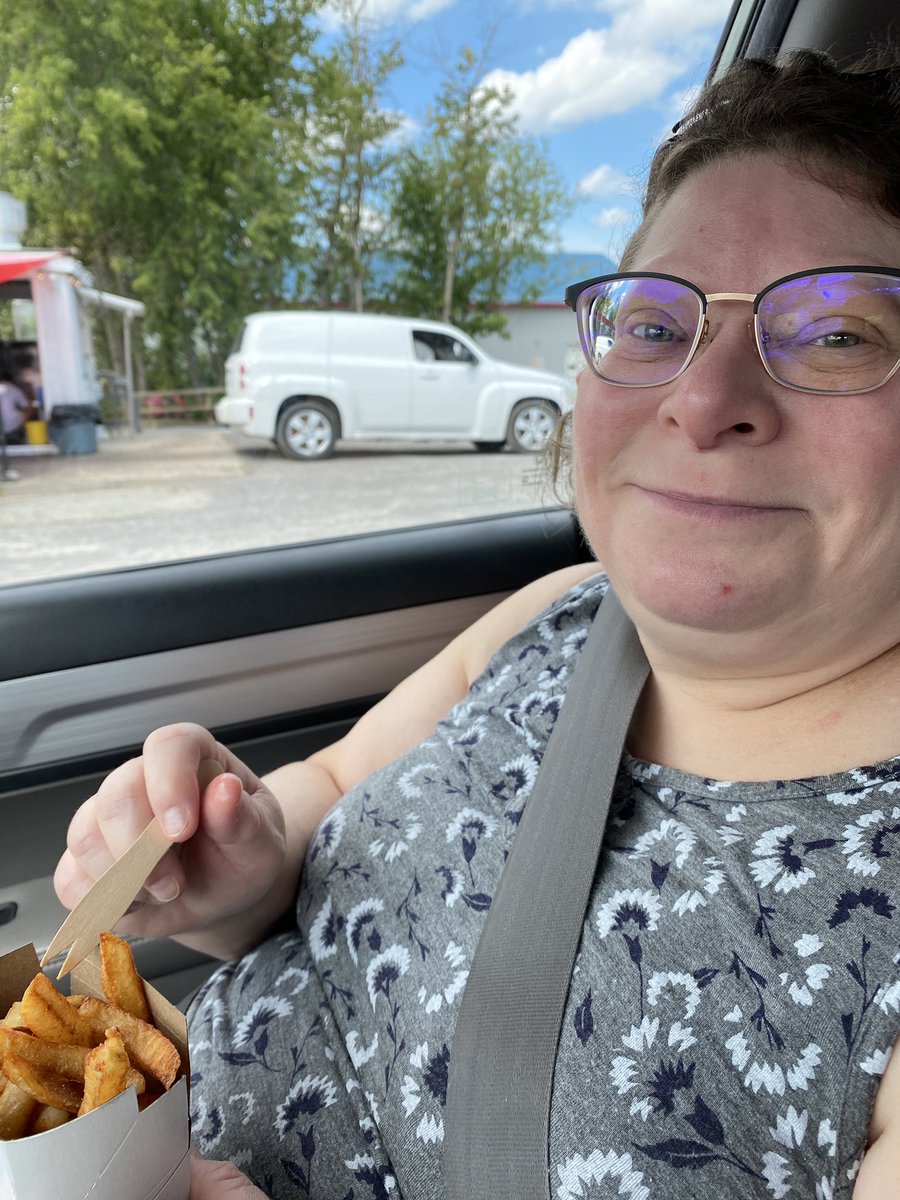 ottpak's tweet photo. A late tweet about the usual chip truck stop. #Arnprior #weschips https://t.co/i7Q9j1Bhfo