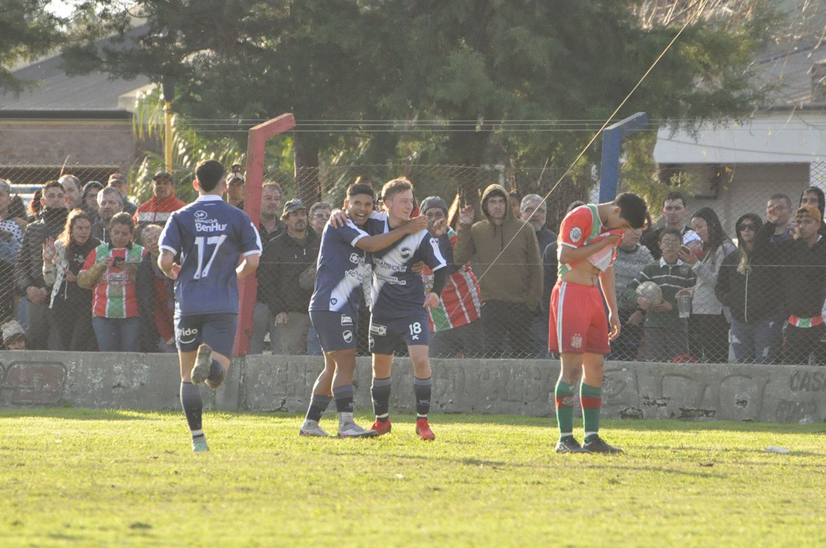 clubbenhur's tweet photo. ⚽️ #CopaSantaFe. Debut victorioso. En el inicio de la tercera fase del certamen provincial, #BenHur superó a Huracán La Criolla por 3-1. Los goles fueron convertidos por #Mathier, #Pogonza y #Bianciotti.
#VamosBenHur 🔵⚪🔵
📲 💻 https://t.co/0Gigv1IfTf https://t.co/XsQBwCUUJw