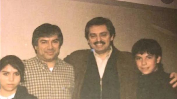 TraductorTeAma's tweet photo. @SergioChouza Tenemos que circular lo más posible estas fotos. Porque 
a los jueces y fiscales no les gusta que los expongan.

Prefieren perseguir desde el anonimato de los sótanos del poder. https://t.co/sUAnU3U5w2