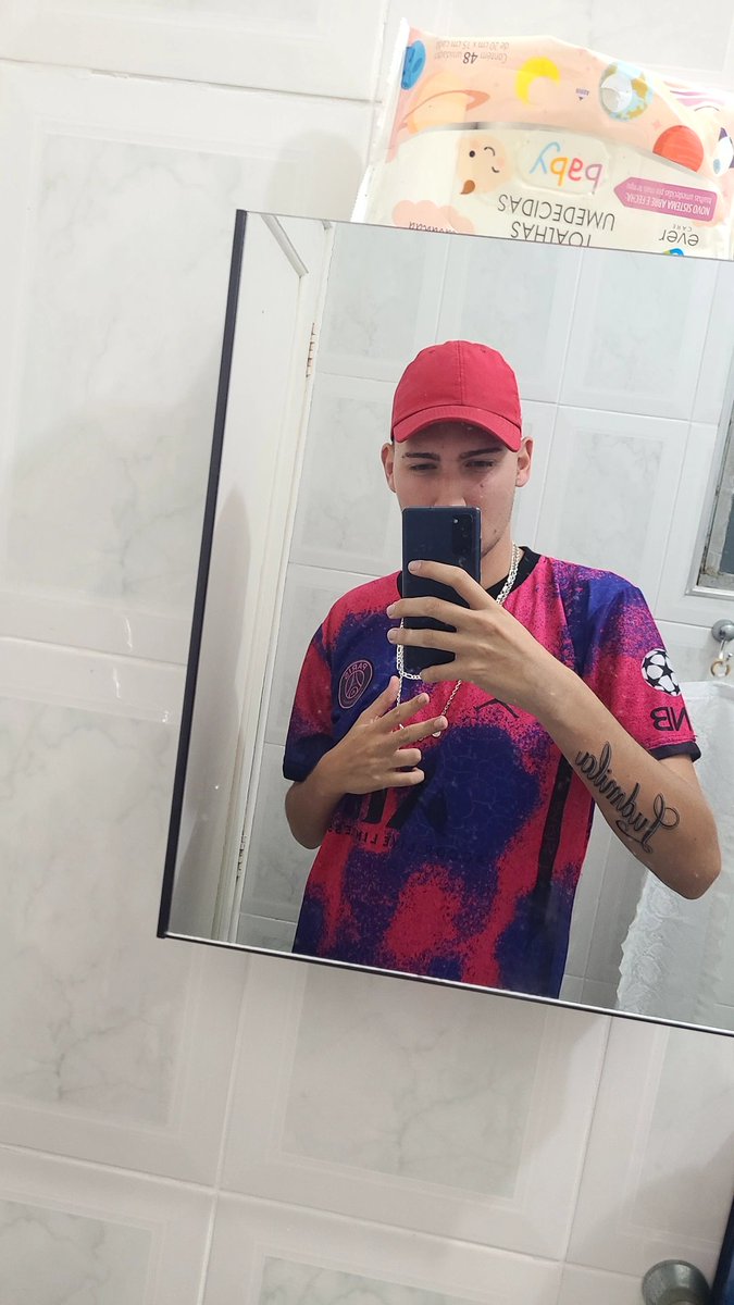 PedroGazzo's tweet photo. Agr só tiro ft assim depois da tattoo kkkkkk https://t.co/MjjT90oVrG