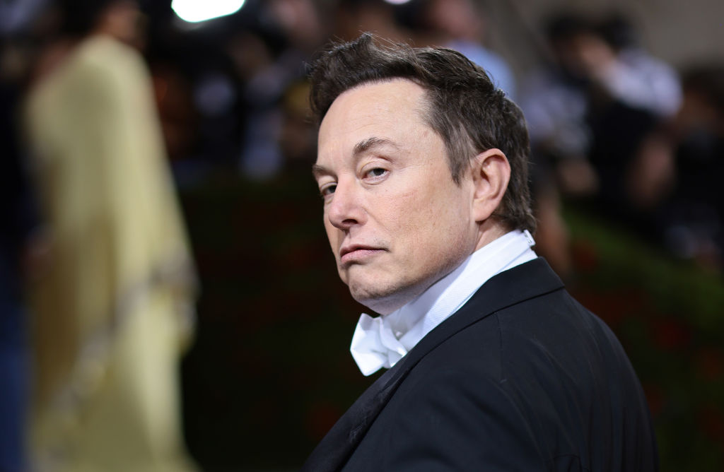 Elon Musk on Saturday challenged Twitter CEO Parag Agrawal to a public debate about the percentage of bots on the social media platform. bit.ly/3bDTIFg/