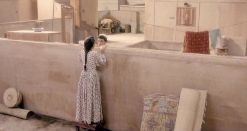 قدّك الميّـاس لا شفته بعيني
يستهيم بخاطري رغبه ابيها

والله انّـه في فؤادي  حاجتيني
الجدار ، وسلمنا ، اختر حديها