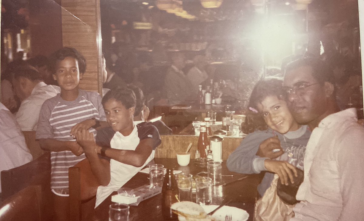 5 anos (ontem) sem meu pai. Eu amo que ele anotava tudo nos álbuns de viagens. Hotel Shoreman, 1984, NY (com a letra dele na foto). Sou cada dia mais grata. ❤️