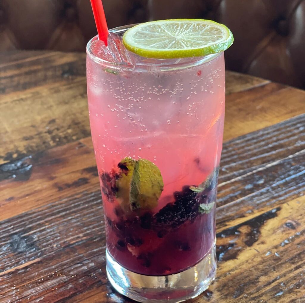 localandsmall's tweet photo. How to announce you’re pregnant on a foodie blog: talk about MOCKTAILS!🍹

That means if you see me walking around looking like🤰🏼this time it’s not a food baby - it’s a real one. 😆

Before pregnancy, I never understood why people wanted decaf coffee o… https://t.co/rgSdHLazSr https://t.co/d7Rds4G0tT