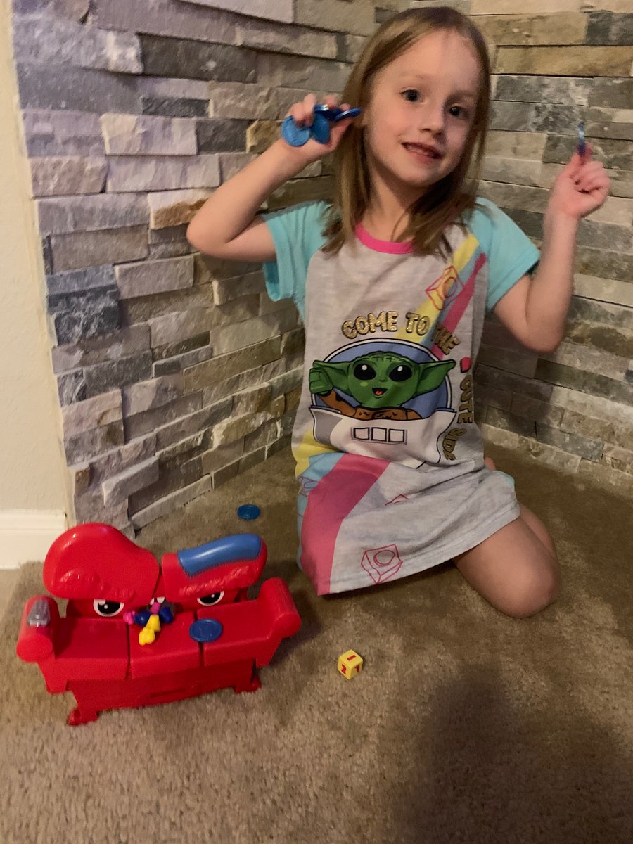 wills4th's tweet photo. Grouch Couch champion every game night! #TWESummerSelfieBingo @TWEHowl #twehowl https://t.co/vwC1KlYiMk