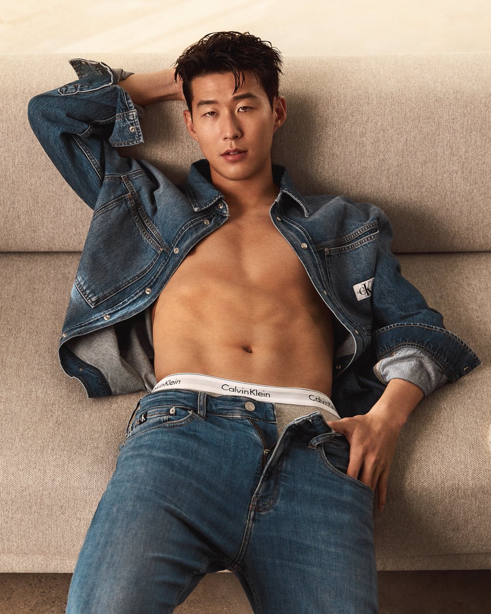 musinsaofficial's tweet photo. #HeungMinSon #손흥민 

EPL 득점왕 손흥민 선수가 
캘빈클라인 언더웨어 2022 가을 캠페인에
한국 엠버서더로 발탁되었습니다.

그의 활약을 기대해주세요!

✔ Calvin Klein Underwear Brand Shop
🔗https://t.co/ExGjaYxRDw

#무신사 #캘빈클라인언더웨어 #SUPERSON #sonny @Sonny7 @CalvinKlein https://t.co/TtS57QFZ9l