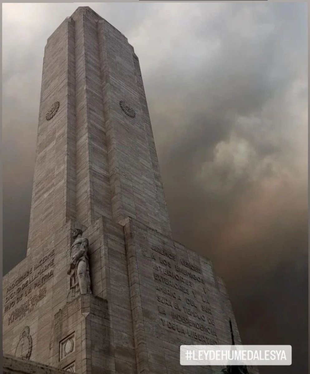 carlarosarina's tweet photo. Domingo 7 de agosto ROSARIO. no es tormenta ,es HUMO. https://t.co/WJ46DGbMEw