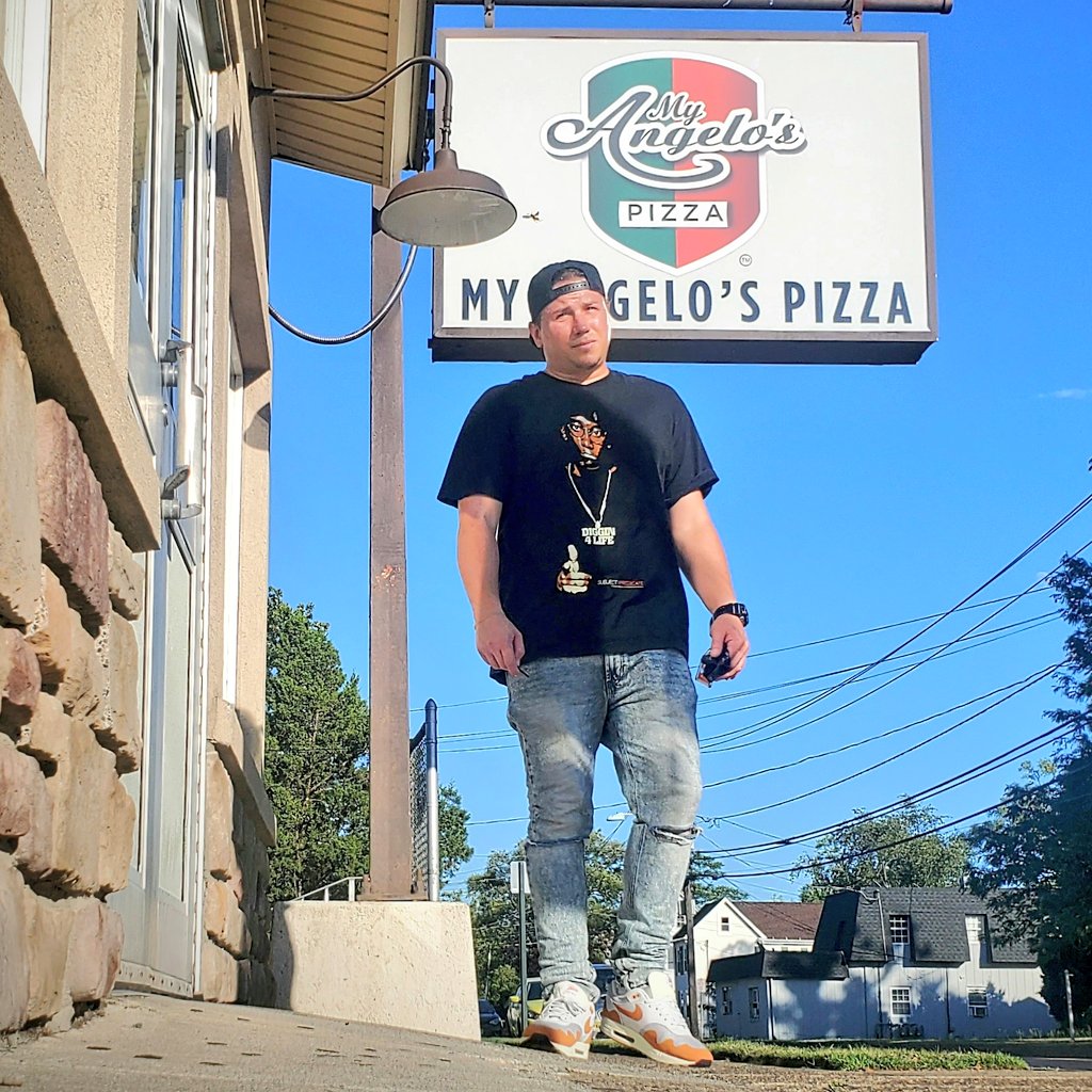 MikeFite13's tweet photo. @atmos_usa Size 13 M... Current favorite cheesesteak is Angelo's Pizza in Riverside, NJ. Favorite pair changes every week or two... but this week it's the Air Max 1 Patta Waves 'Monarch'.
#atmosphl #atmoscollectorslcub https://t.co/72kwa1tLSc