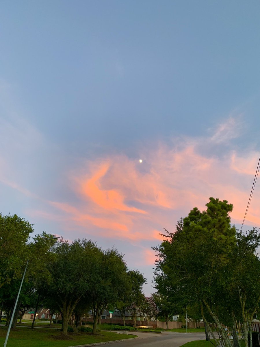Some of life’s greatest gifts are absolutely free….<a href="/laurarjara/">laura r jaramillo</a> and I enjoyed this sunset tonight…#MomentOfZen