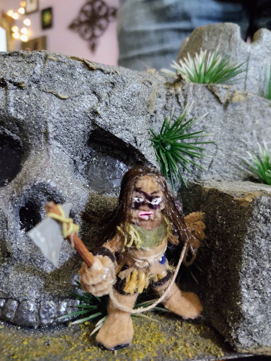 MisereLovesCo's tweet photo. My husband, @the_gil_monster , made his first Naru pipe cleaner figurine and I adore it! #PreyMovie https://t.co/QvfdnQ9sA3
