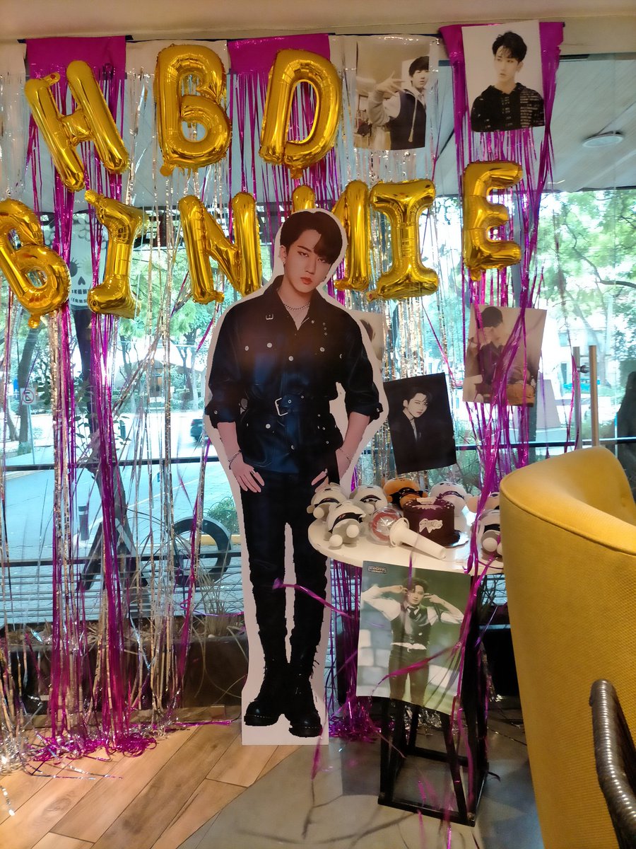 Tlvshyuk's tweet image. Hoy viene festejo su cumpleaños, partió su pastel, paso al ángel y viajo por metrobus!!