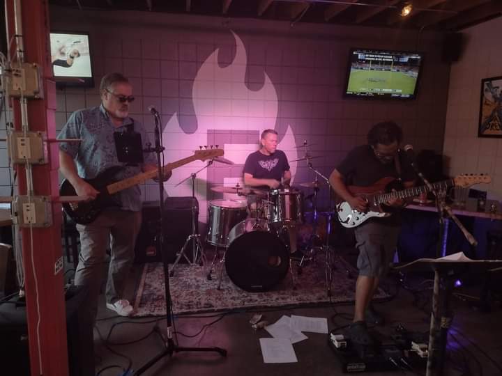 DonGookin's tweet photo. Last night's gig. https://t.co/Ke5yOcBqyx