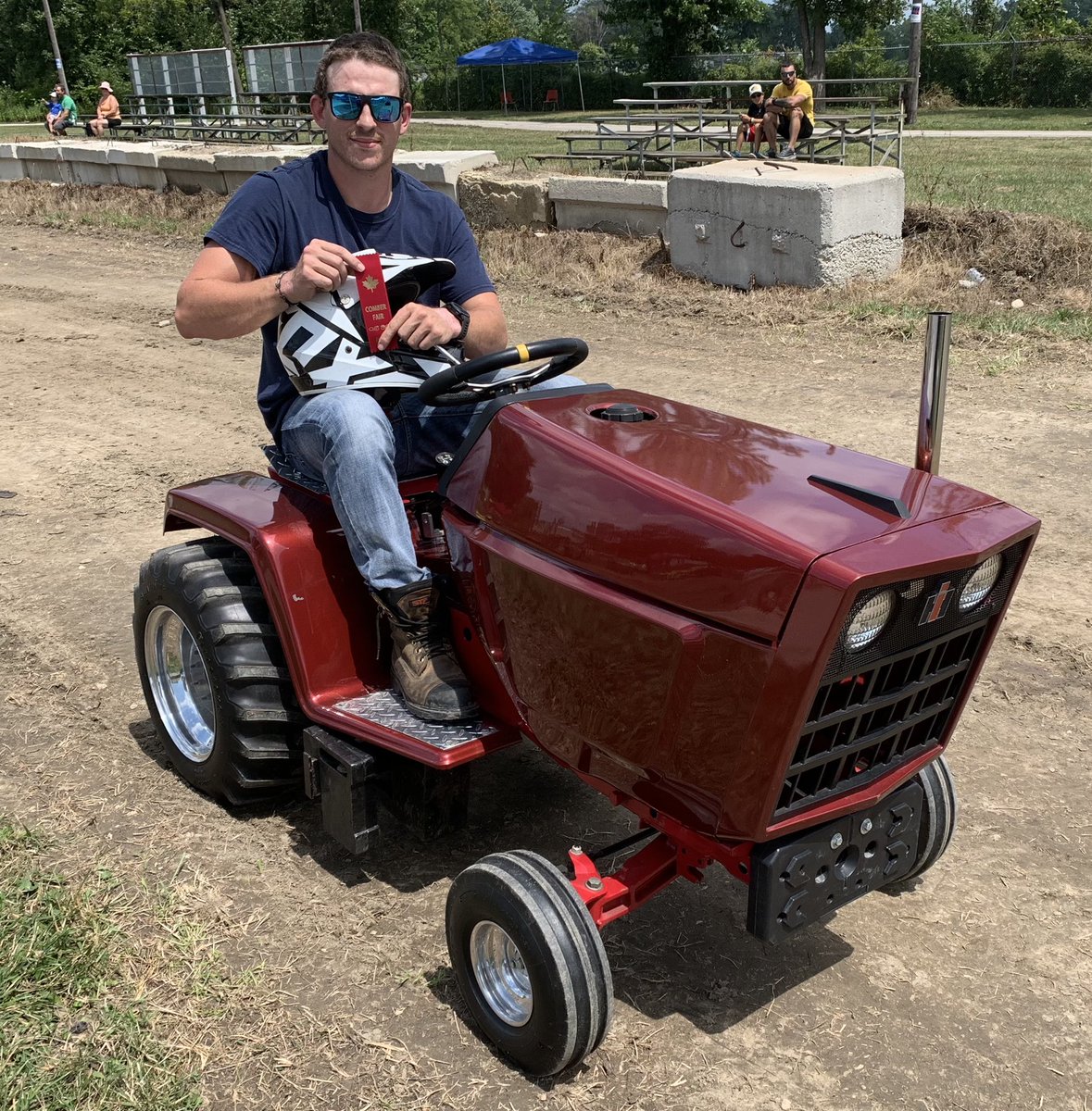 EKGTP's tweet photo. #comberfair2022 #tractorpull #essexkentgardentractorpullers https://t.co/rhXWMlHUYi