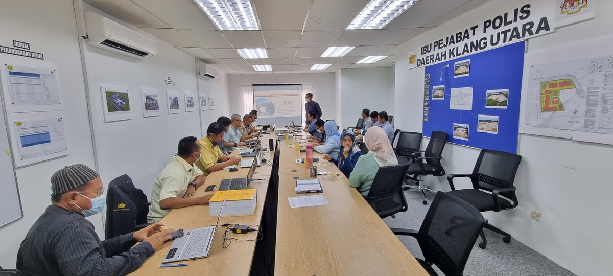 pppnjkrslgr's tweet photo. 08.08.2022 - Bengkel Sasaran Kerja Utama (SKU) Pasukan Projek Persekutuan Negeri JKR Selangor telah diadakan di Pejabat Tapak Projek IPD Klang Utara. En. Muhammad Taufek Bin Ismail dari CPAB, IPJKR Negeri Selangor telah dijemput sebagai penceramah dan Fasilitator bengkel.
#pppn https://t.co/Zv2g4sPBgj