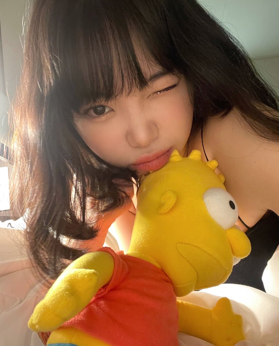 chaewbot's tweet image. 𖥻    wonie llego ִֶָ

hola cielo soy un nuevo bøt de #chaewon miembro de le sserafim y fui creada para acompañarte y demostrar cuánto te amo . . . me puedes [@chaewbot] si es necesario o solo enviarme un dm, estoy aqui para ayudar en lo que pueda &amp;lt;33

╰   ¿↻ +  ♡ ?