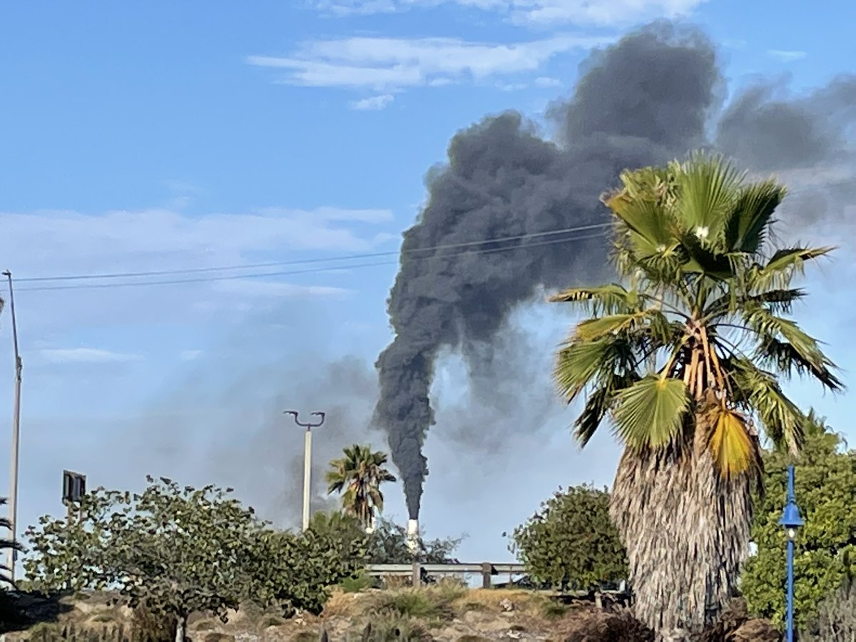 lisagirion's tweet photo. @SCE what was the black smoke at the Studebaker plant tonight? https://t.co/b6sajovSjN