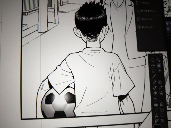 サッカーボールとか、手で描くと結構大変なのよね。 