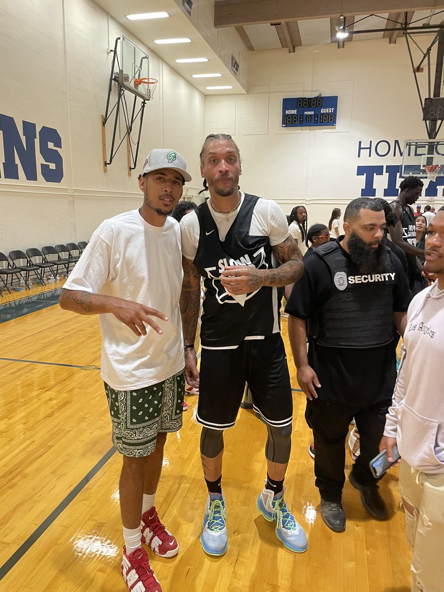 OPV_D253's tweet photo. Zeekend was lit. Saw the #1 pick play, met Michael Beasley and seen Dejounte and I.T battle it out for the ship! 🦾 https://t.co/qkCUol9K92