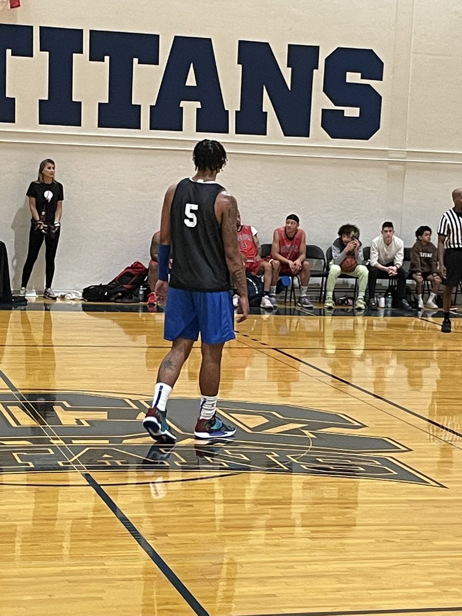 OPV_D253's tweet photo. Zeekend was lit. Saw the #1 pick play, met Michael Beasley and seen Dejounte and I.T battle it out for the ship! 🦾 https://t.co/qkCUol9K92