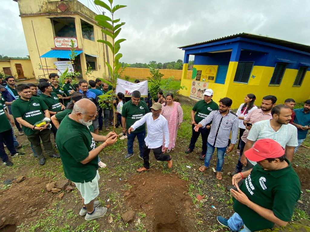 urfonline's tweet photo. Universal Reach Foundation and Route Mobile Limited organised a one-day tree plantation drive in the Padgha (Bhiwandi).

#UniversalReachFoundation #URF #URFonline #RoutemobileFoundation #treeplanting #TreePlantation #Routemobile #environment #trees #nature #ngo #ngoindia https://t.co/usaH8nRDJQ