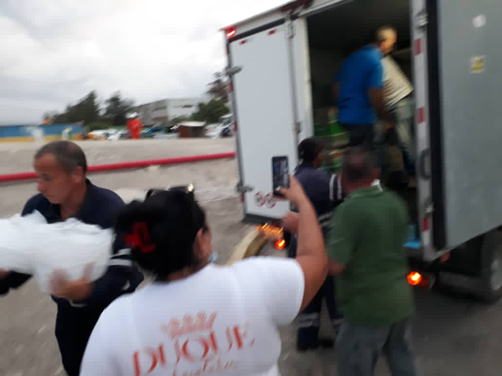 Llegó nuestra solidaria contribución a nuestros hermanos, compatriotas que no han abandonado su puesto y siguen en la primera línea para sofocar el incendio. Continuaremos ayudando en todo lo que sea necesario.
#FuerzaMatanzas
#MantanzasNoEstáSola