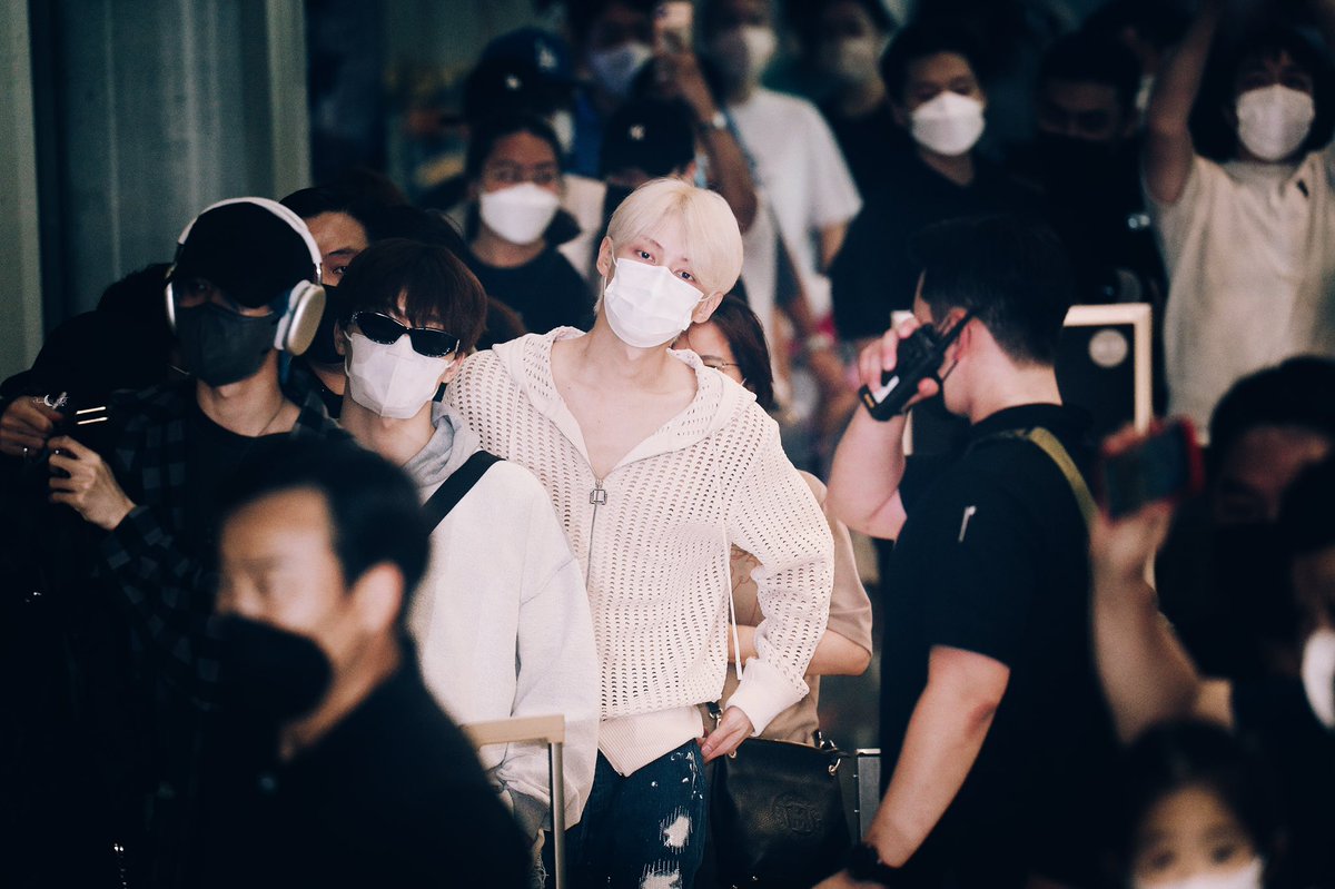 voguewjun's tweet image. WEN JUNHUI, the main character