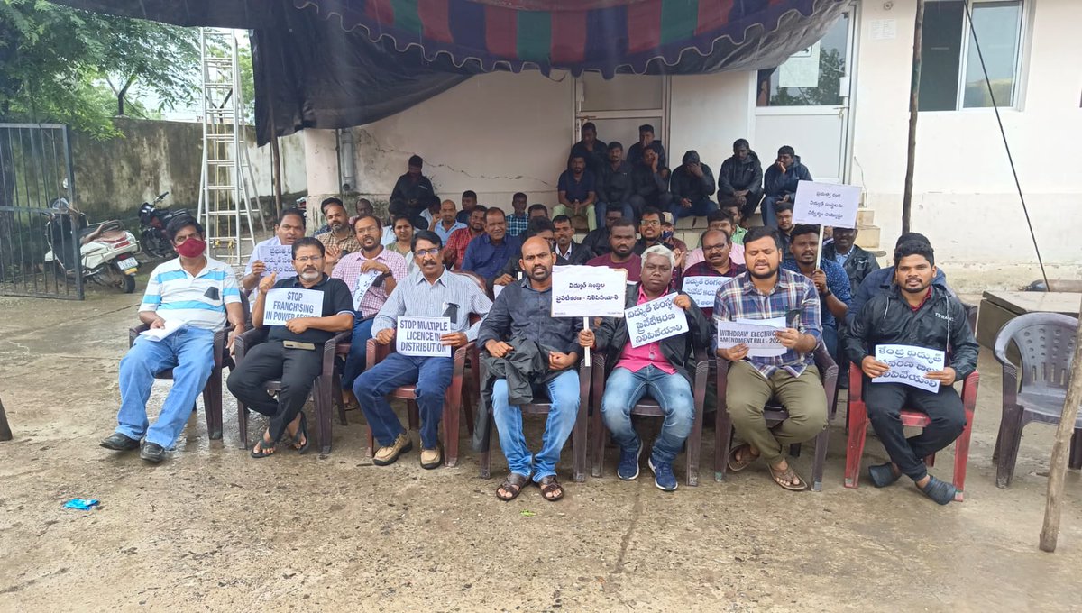 durgampchander's tweet photo. @PMOIndia @RajKSinghIndia @MinOfPower 
Respected @narendramodi ji,
Withdraw the #Electricity_Amendment_Bill_2022 
#savepowersector_saveindia https://t.co/k8HXkc17oZ