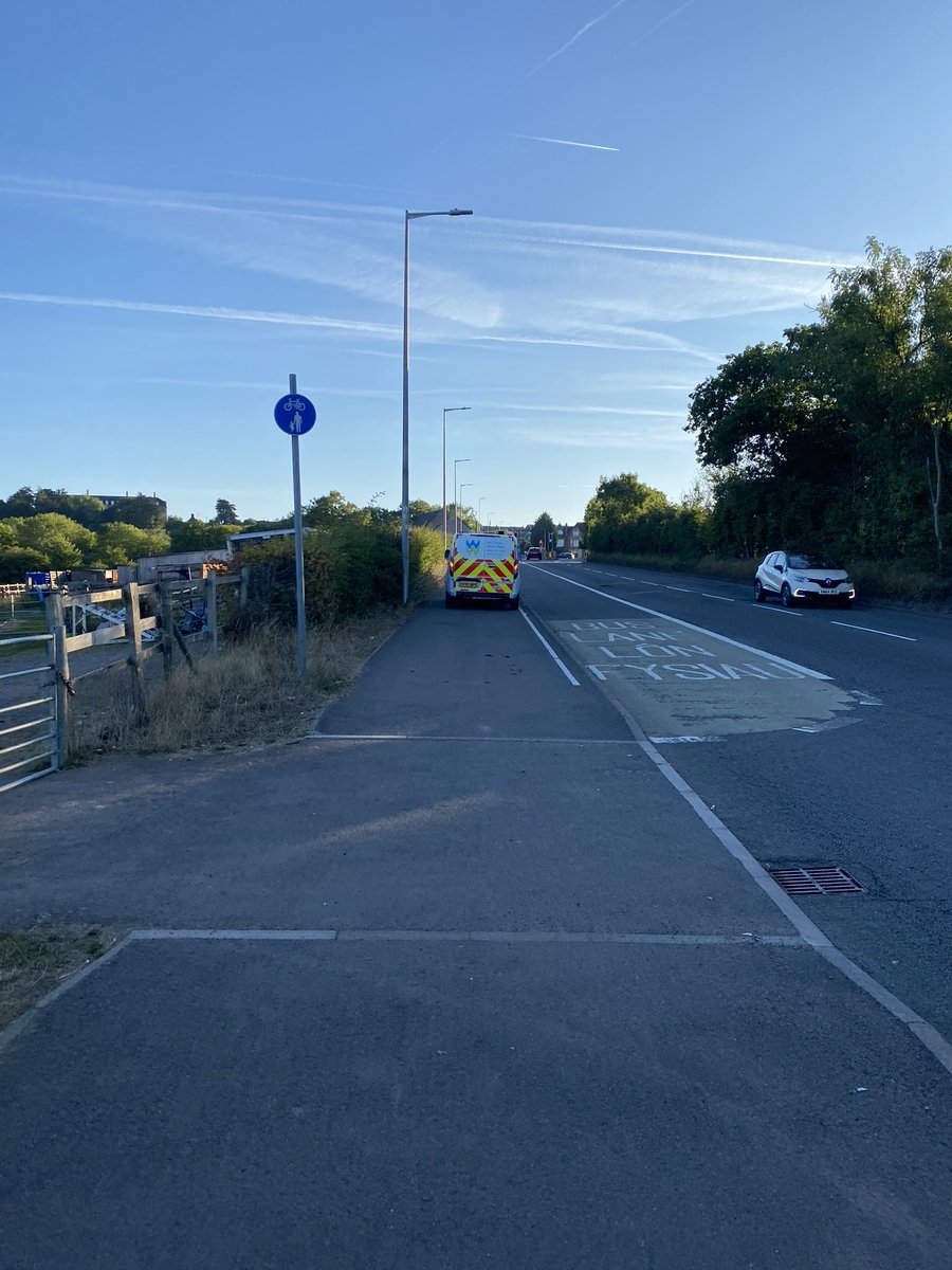 jayderham's tweet image. Nice to see this @DwrCymru van blocking the cycle and foot path this morning. Little gap left for thin pedestrians but not enough for much else. Sat with the engine running too. Good start to the day.